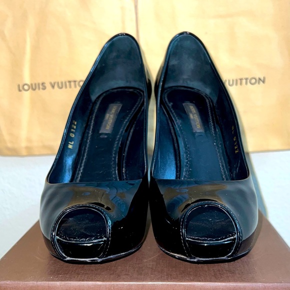 Louis Vuitton “Oh Really” Black Patent Gold Lock Platform Peep Toe Pump Size 6.5 - Picture 2 of 16